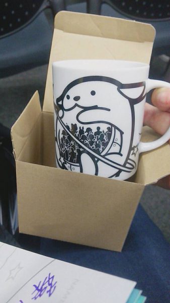 2017年マグカップ。パンフに名前を書いたのがちらっと見えています